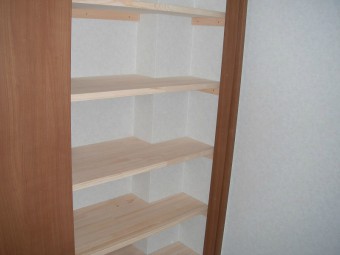 物入れ内部　可動棚